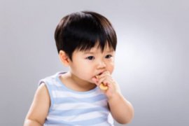 宝宝急性喉炎会不会发烧（宝宝急性喉炎发烧几天能好）