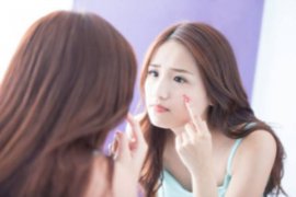 腿上毛孔堵塞长小点怎么办（腿上毛孔粗大堵塞怎么办）