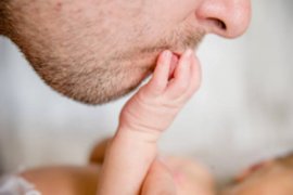 婴儿得了佝偻病要紧吗（婴儿得了佝偻病的症状是怎么样的）