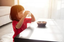 春天小孩喝什么汤有营养简单（春天小孩喝什么汤长身体）